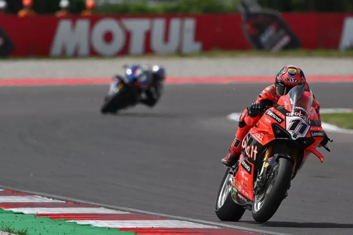 Berita WSBK: Race 2 WSBK Italia: Bulega Sapu Bersih di Cremona