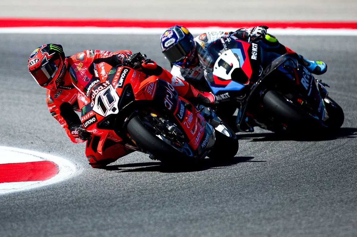 Nicolo Bulega, Aruba.It Racing - Ducati, Toprak Razgatlioglu, BMW Motorrad WorldSBK Team Foto oleh: Diogo Cardoso – Getty Images