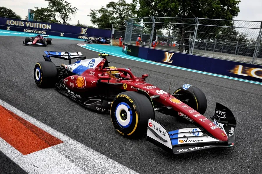 Berita FORMULA 1: Ferrari dan Lewis Hamilton Dikatakan “Tidak Ada Gunanya”, Didesak untuk Menghindari Kesalahan