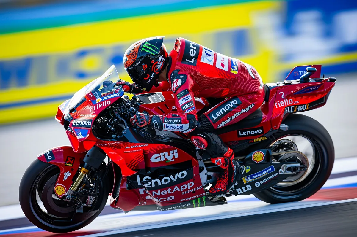 Berita MOTOGP: Alasan Pecco Bagnaia Terjebak dengan Ducati GP25, Bukan GP24!