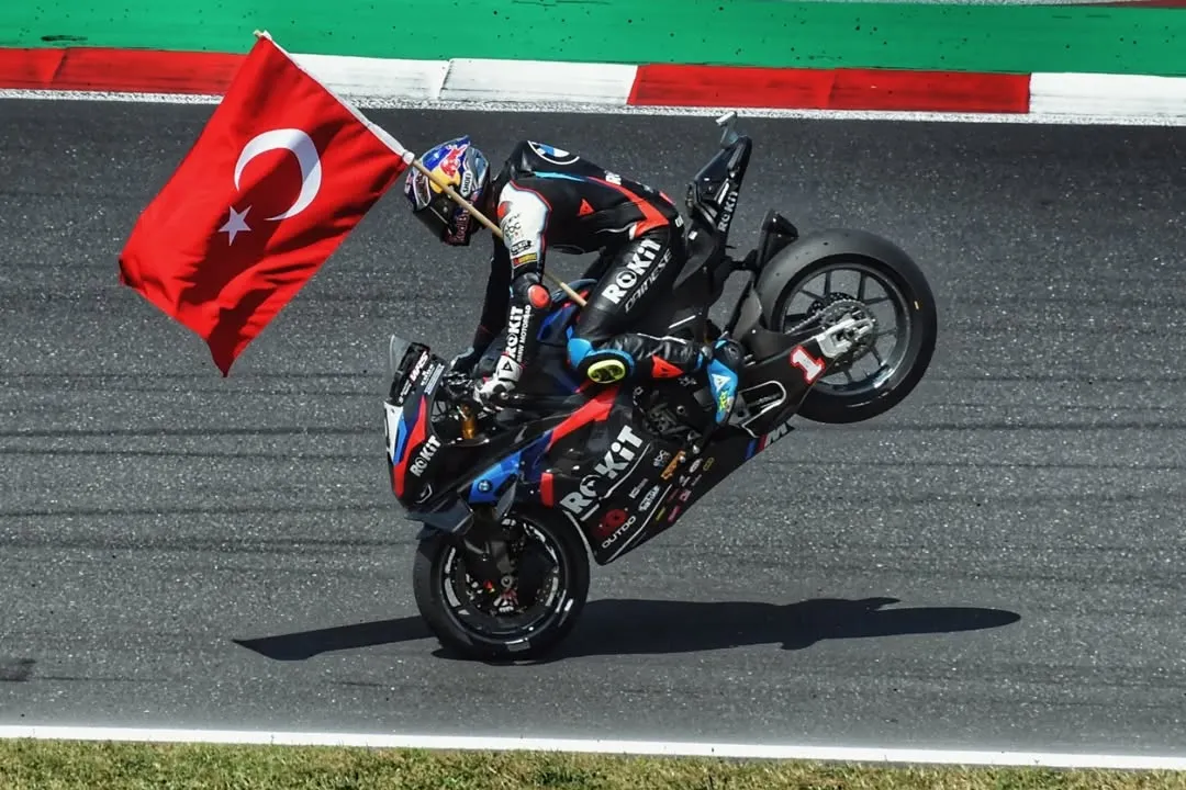 Berita WSBK: Toprak Menang Superpole Race, Bulega Crash di Misano