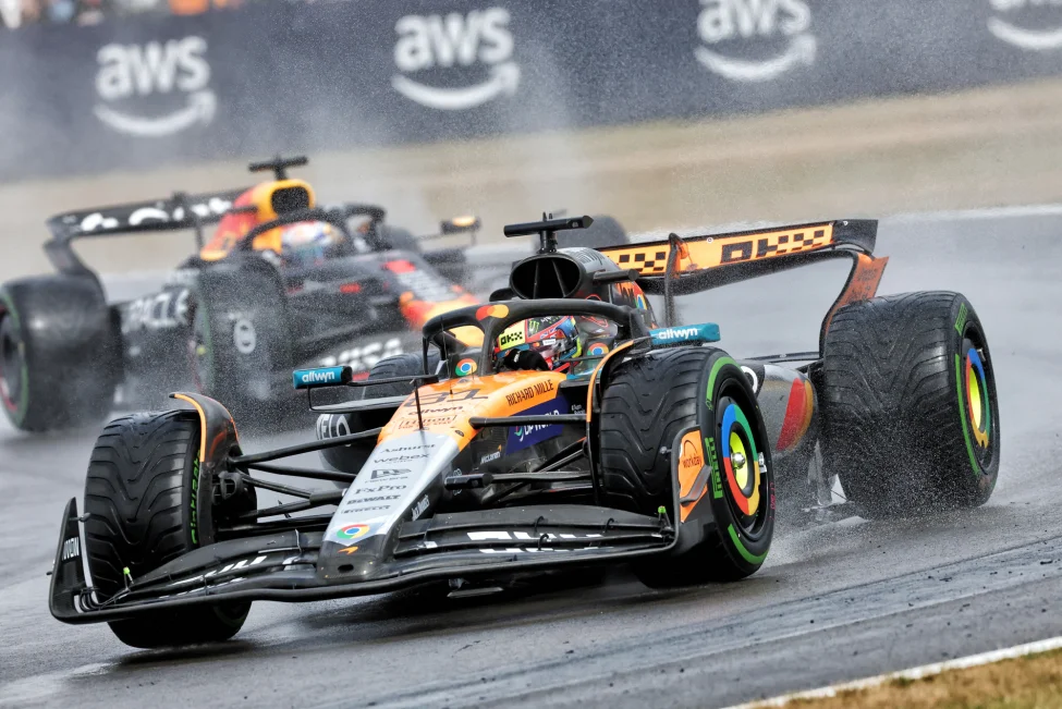Berita F1: Mengapa Piastri Dihukum di F1 Inggris, Russell Tidak?