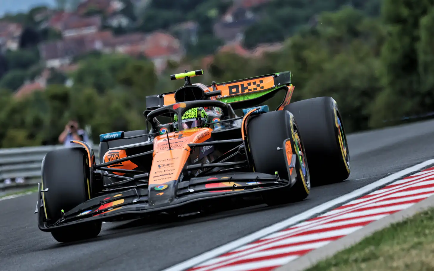Lando Norris Tercepat di FP1 F1 Hungaria 2025