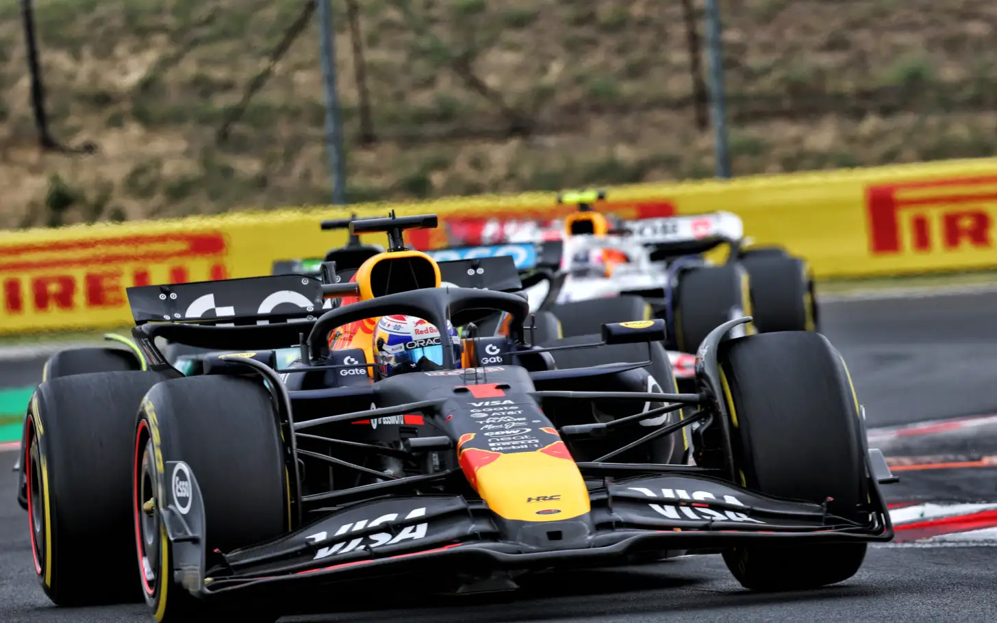 Verstappen Berisiko Dijatuhi Penalti usai Insiden dengan Hamilton di Hungaria 2025