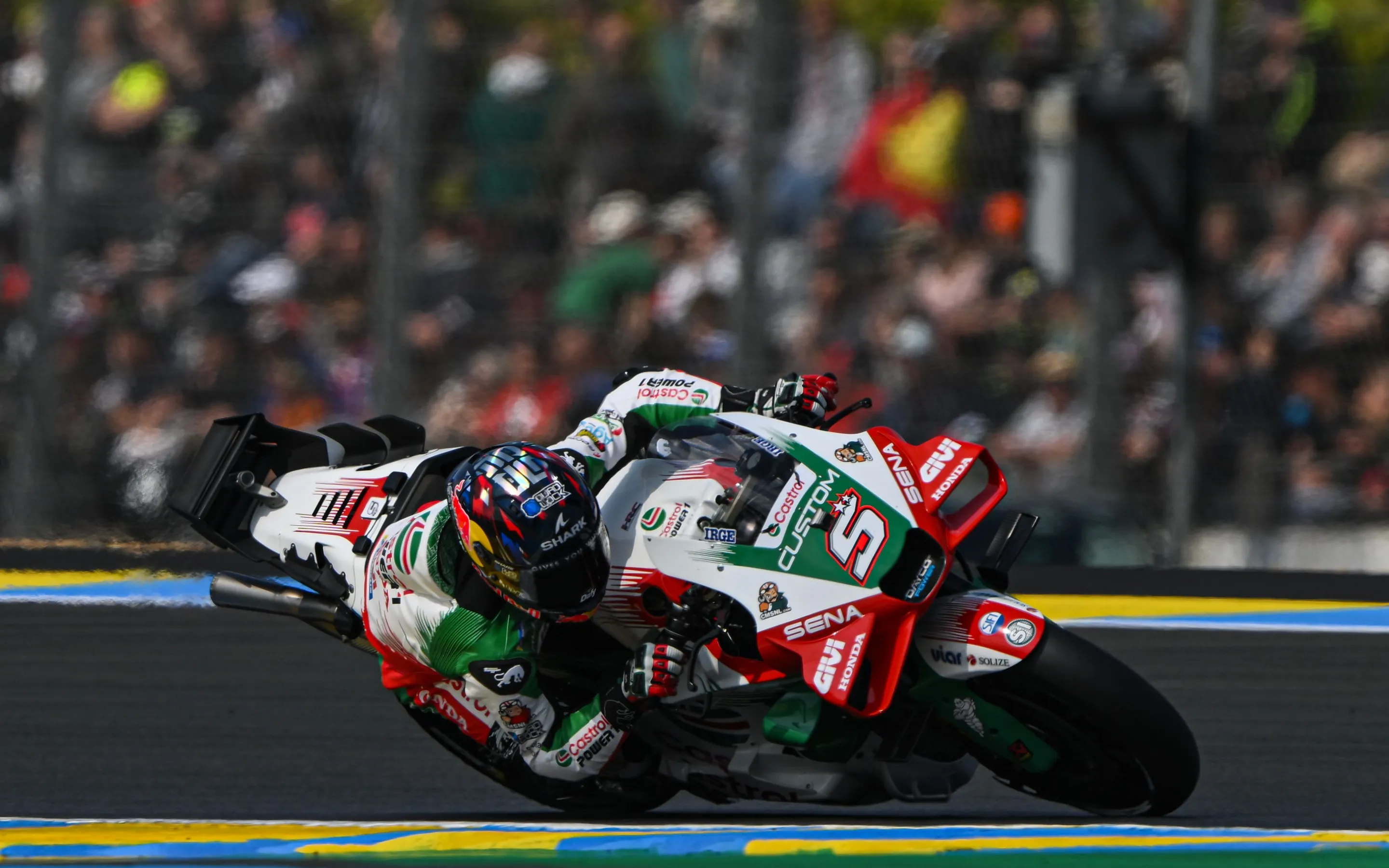 MotoGP 2025: Zarco Agresif, Sikat Pecco di Sprint Silverstone!