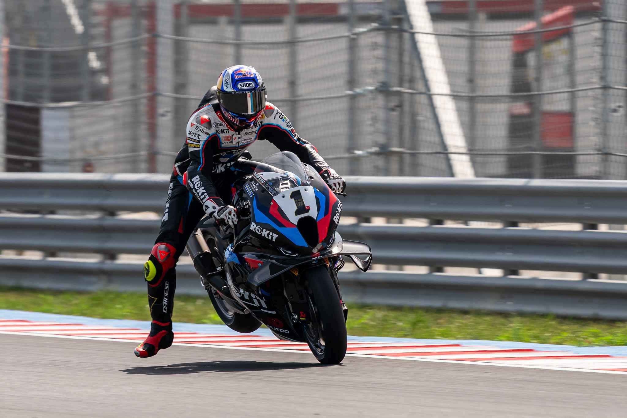 Razgatlioglu Dominasi Race 1 WSBK Hungaria di Balaton Park
