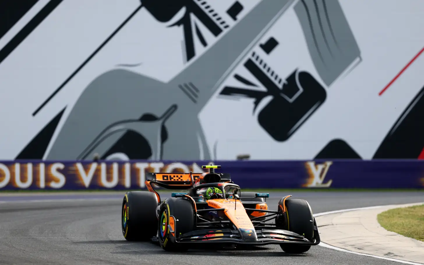 Verstappen Frustrasi, Norris Dominan, Piastri Tertekan di Hungaria