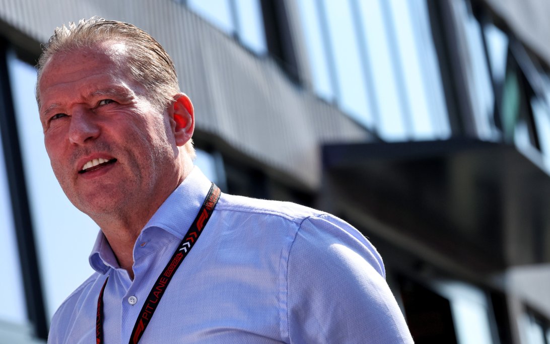 Jos Verstappen Komentari Debut Motorsport Cucu dengan Lelucon