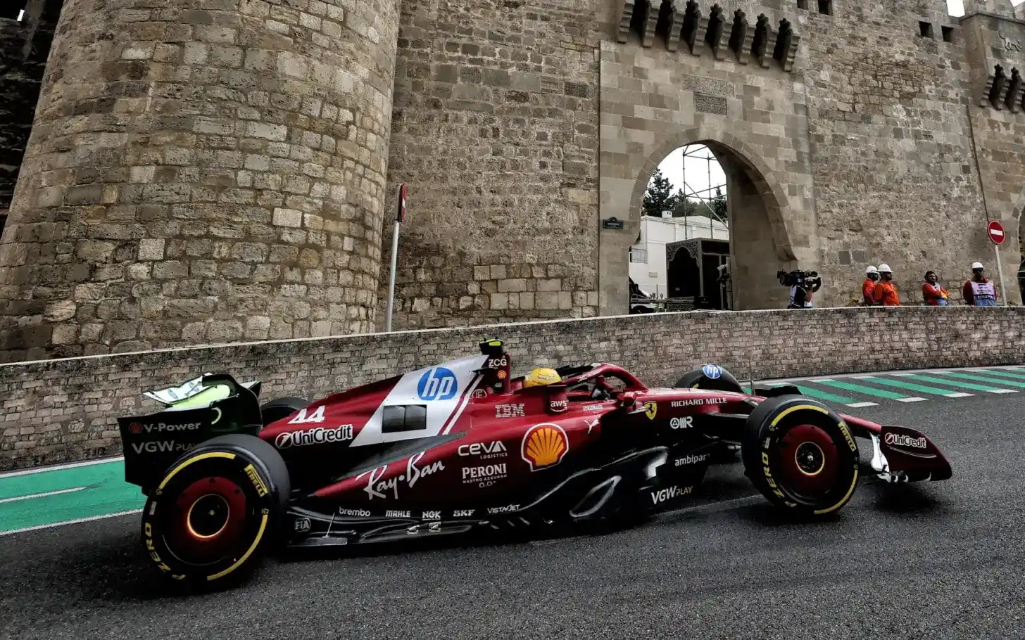 Lewis Hamilton Tercepat di FP2 F1 Azerbaijan 2025