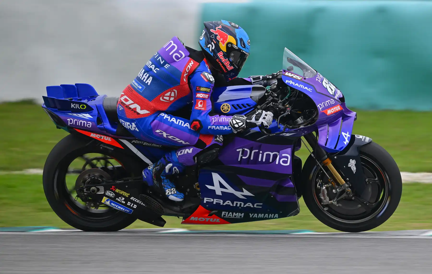 Oliveira menghadapi balapan terakhirnya di MotoGP sebelum pindah ke WorldSBK sebagai rekan Danilo Petrucci.