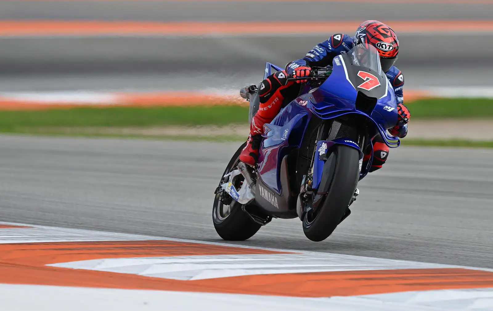 Debut Yamaha V4 di Valencia: Quartararo Cemas, Fernandez P20 - Modal Awal Menuju Dominasi 2026?