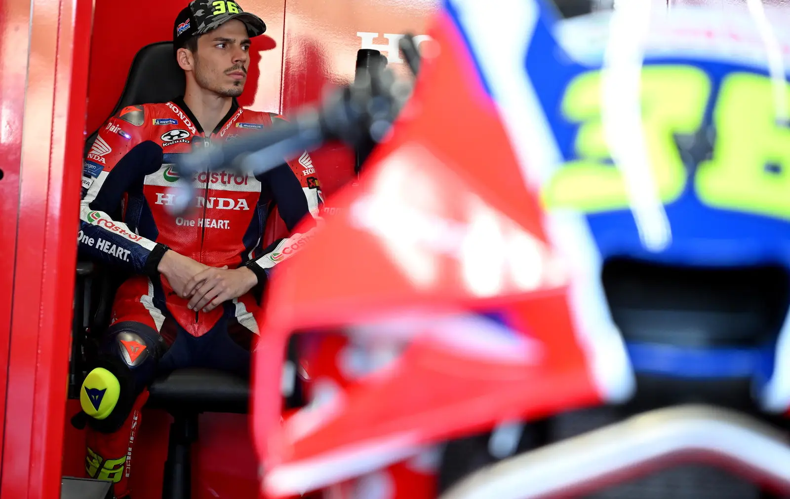 Berita MOTOGP: Joan Mir Minta Maaf ke Marini, Namun Pertanyakan Potensi Hukuman FIM