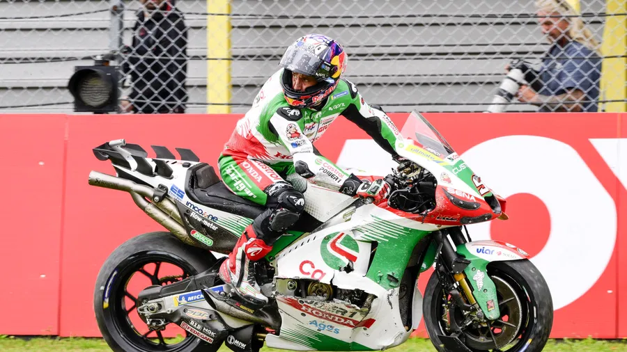 Johann Zarco akhiri musim MotoGP 2025 sebagai pembalap dengan kecelakaan terbanyak, total 28 falls di 22 ronde, hampir dua kali dari 2024