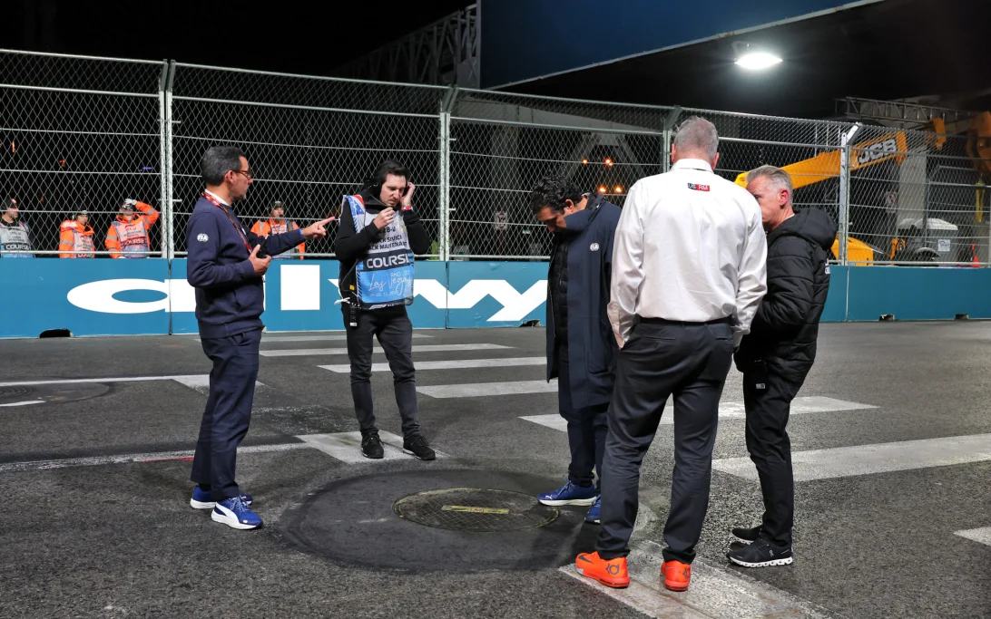 Las Vegas GP Kacau! FIA Temukan 15 Manhole Rusak, FP2 Dua Kali Red Flag!