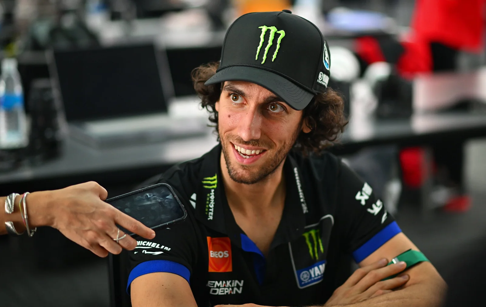 Mengejutkan! Alex Rins Naik Podium di Reli Es Jelang MotoGP 2026