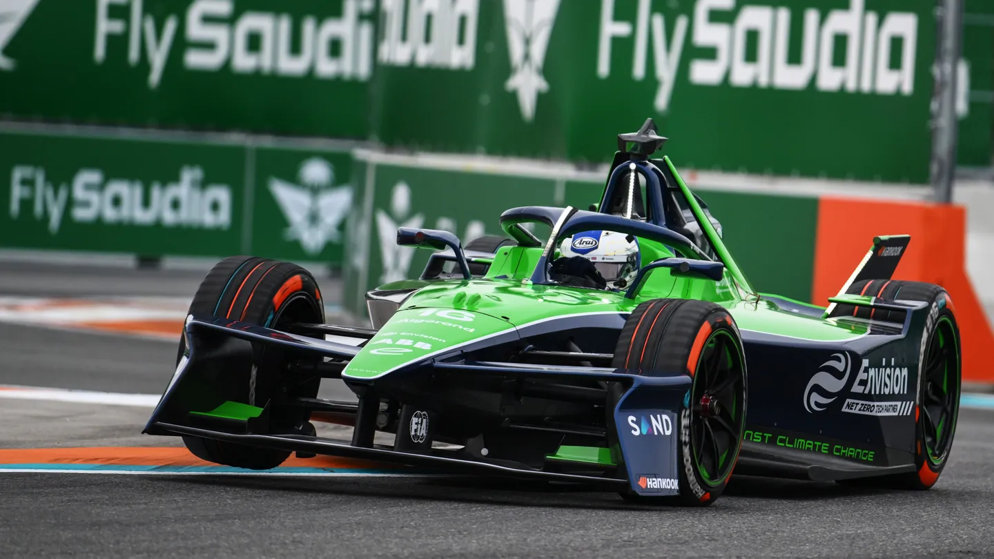 Zak O'Sullivan Tercepat di Rookie Practice Miami E-Prix 2026