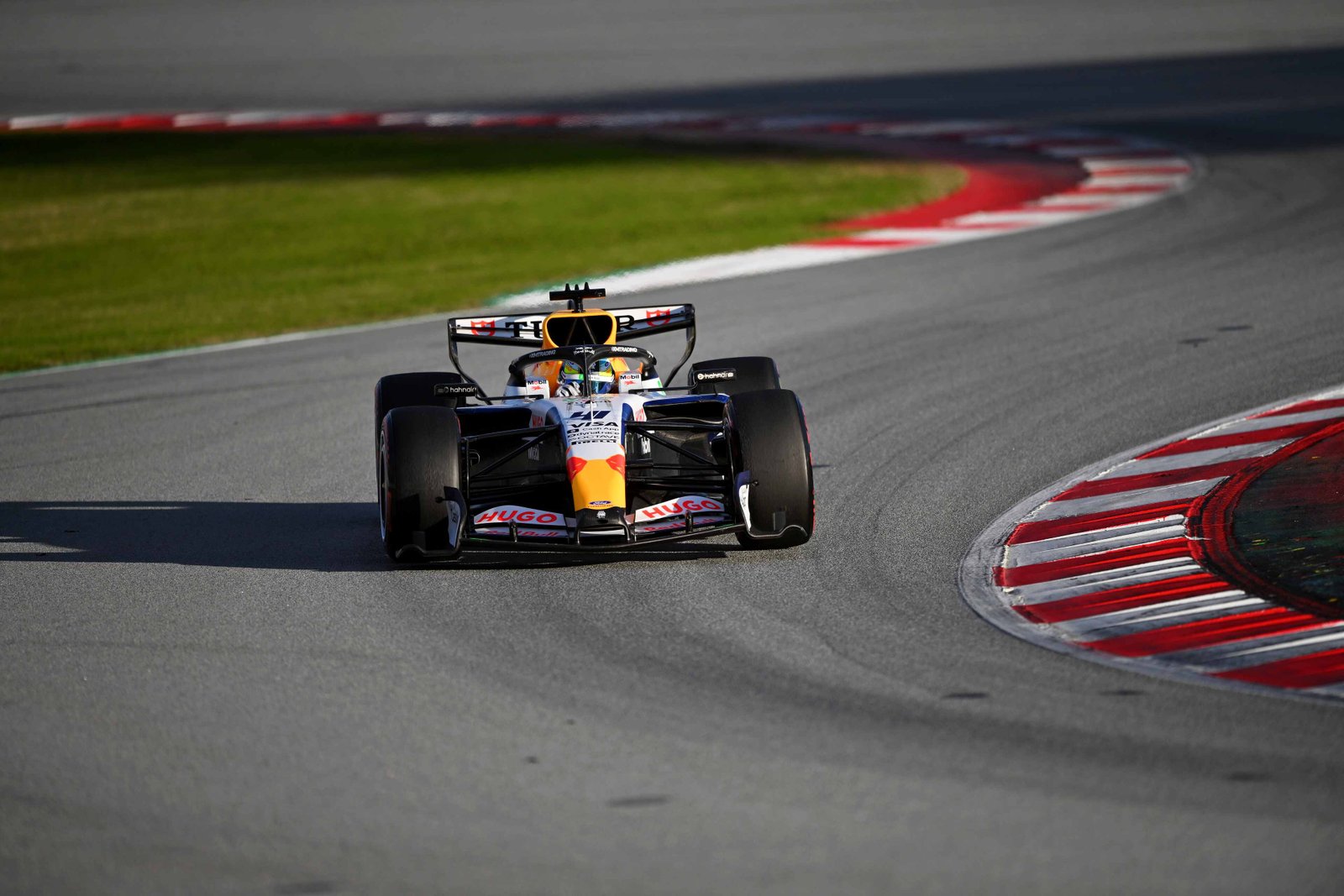 Martin Brundle Tak Terkejut dengan Debut Red Bull Powertrains