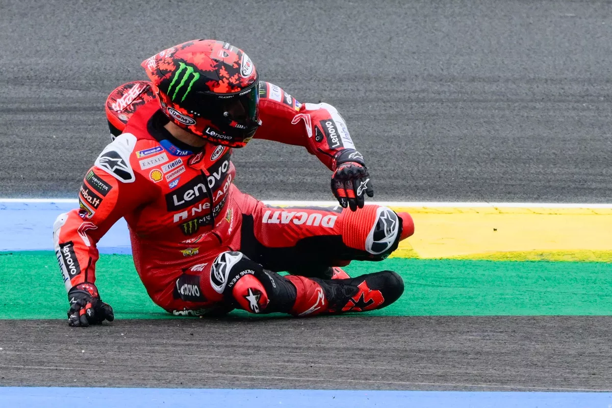 Pecco Bagnaia Tersungkur di Tikungan 7, Lap 4 di MotoGP Inggris 2025